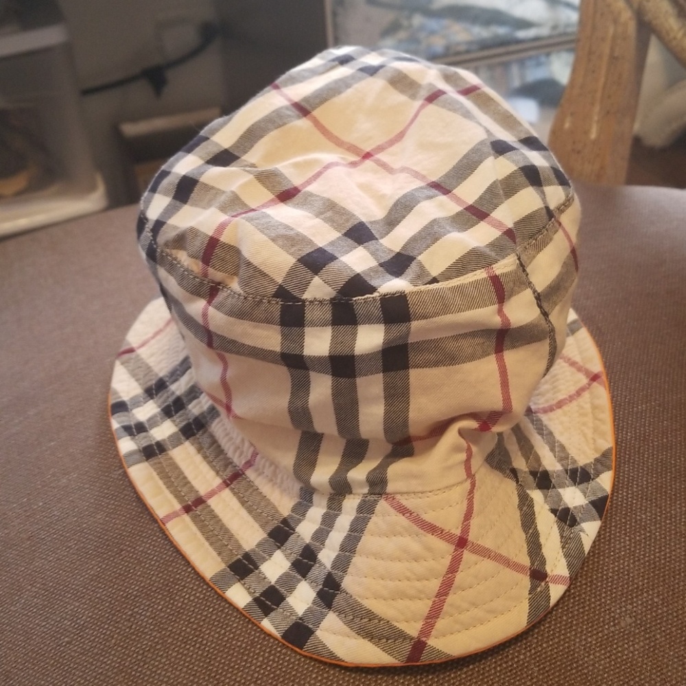 Burberry reversible bucket hat